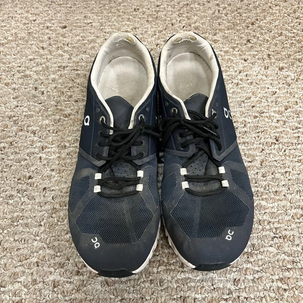Mens on cloud shoes